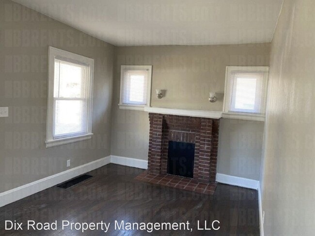 Building Photo - 2 br, 1.5 bath House - 3701 Iona Avenue,