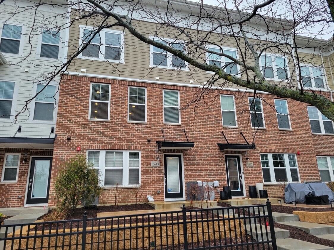 6413 Double Eagle Dr, Woodridge, IL 60517 Condo for Rent in Woodridge, IL