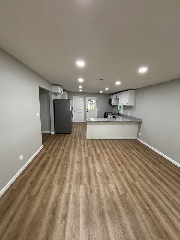 Foto del edificio - 109 E Rogers St