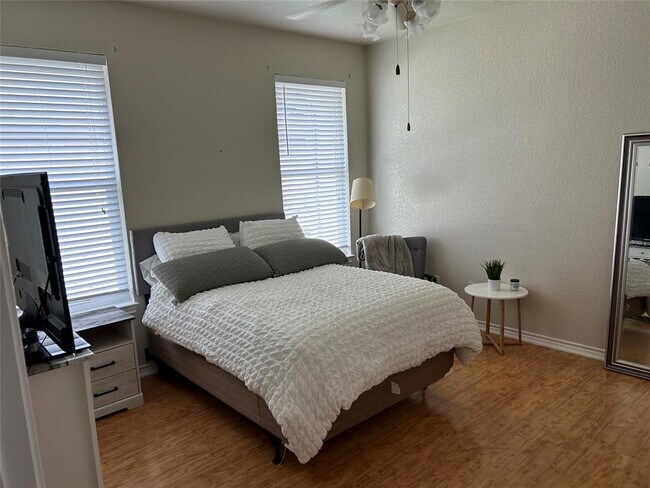 Foto del edificio - 105 Sabine Dr