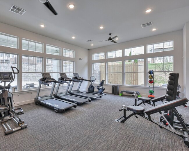 Building Photo - Town Oaks Flats