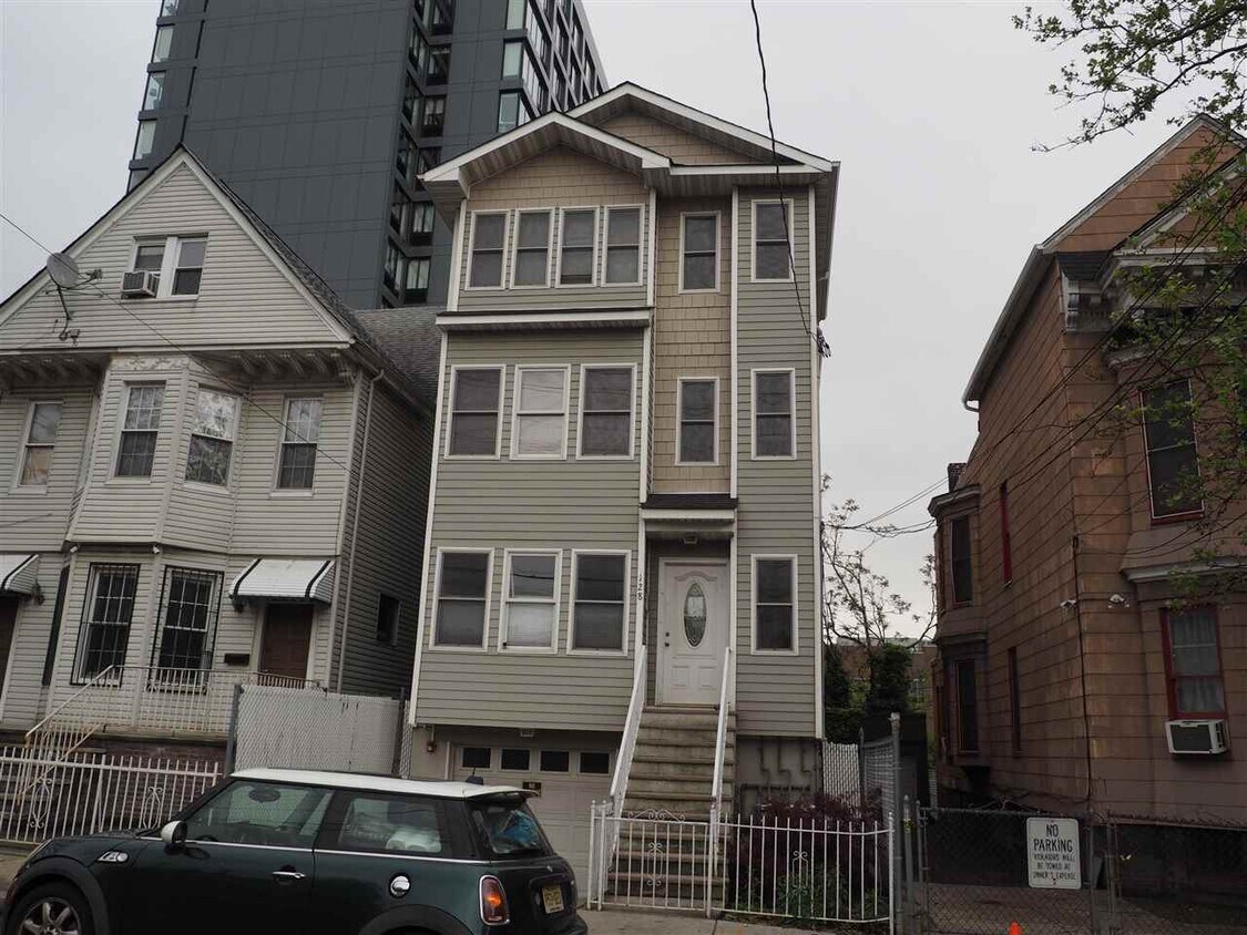 Primary Photo - 128 Tuers Ave