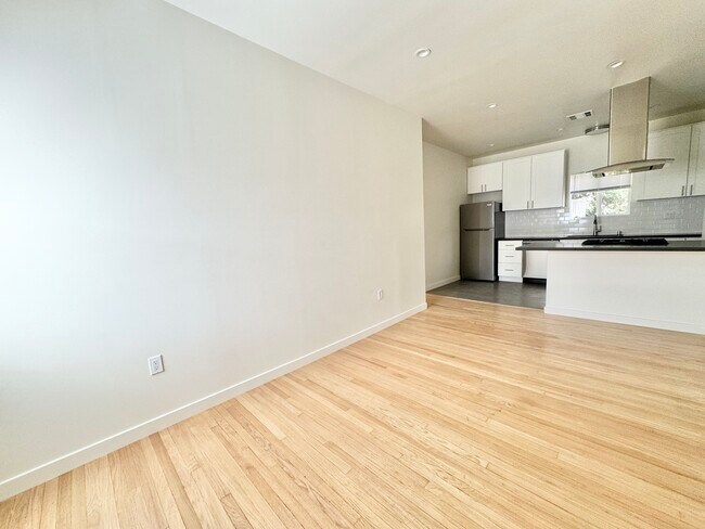 Foto del edificio - 515-518 3/4 N Mariposa Ave