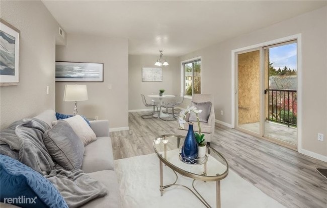 Building Photo - 2 br, 1 bath Condo - 12525 NE 145th Pl F94...