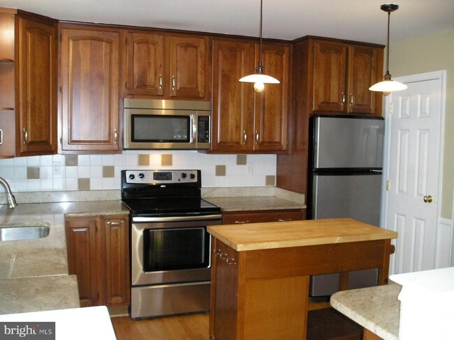 Building Photo - 1805 Wainwright Dr