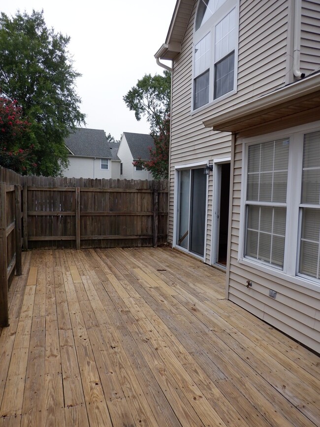 Building Photo - Lake Cypress