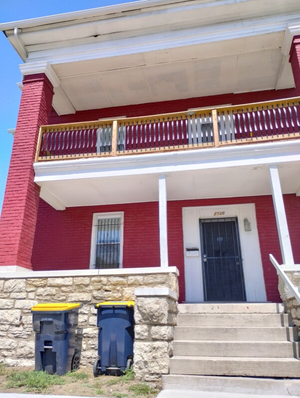 Primary Photo - 2120 Linwood Blvd