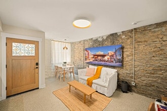 Building Photo - 1918 Vine St