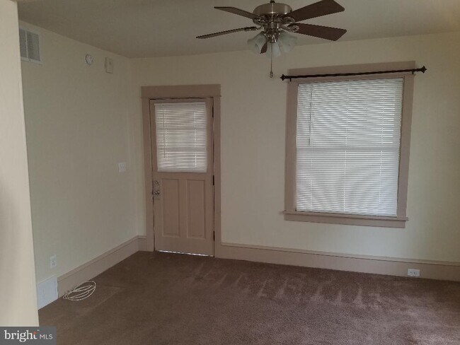 Foto del edificio - 453 E Springfield Ave