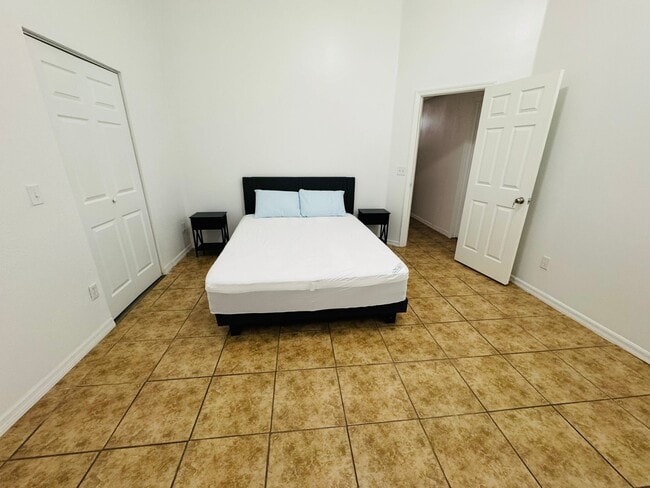 Habitación principal privada - 536 Cheshire Way