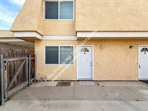 Building Photo - 717 E Boone St