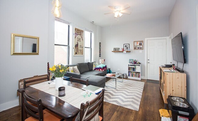 Foto del edificio - 2 Bedroom in Ukrainian Village /West Town / Noble Square - June 16th
