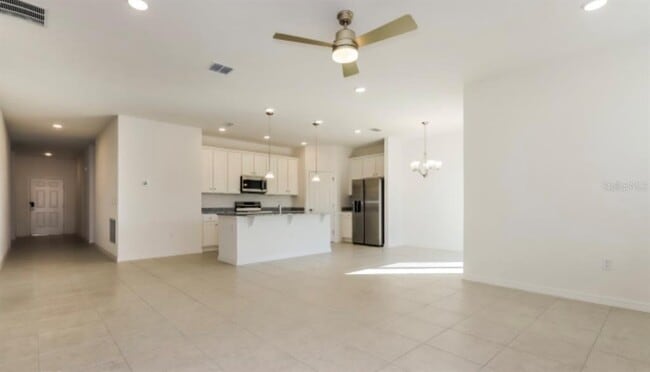 Building Photo - 616 Crown Rose Dr