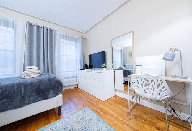 Foto del edificio - 328 E 74th St