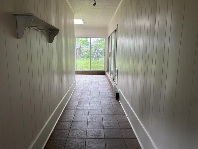 Building Photo - 36 Woodbury Rd, Unit 1