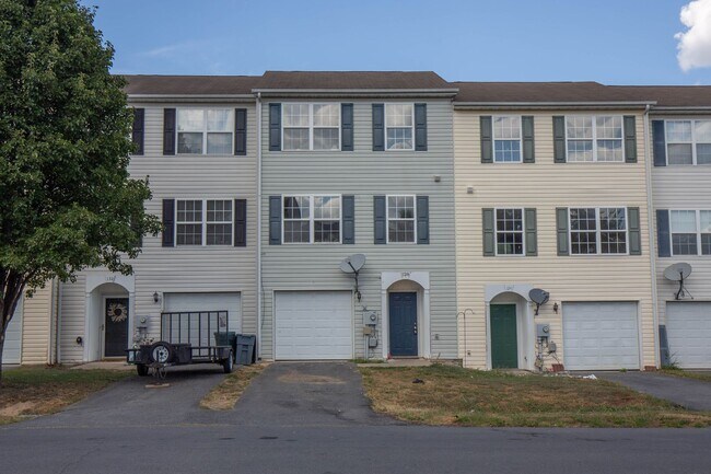 Foto del edificio - 3 Bed, 2.5 Bath in Martinsburg
