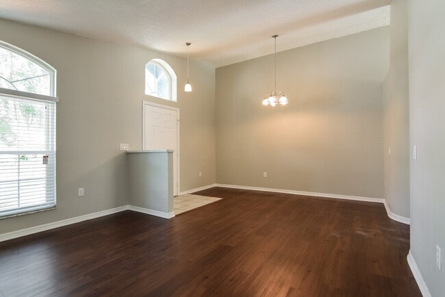 Building Photo - 411 Sonoma Dr