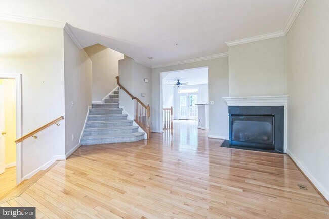 Foto del edificio - 8159 Skelton Cir