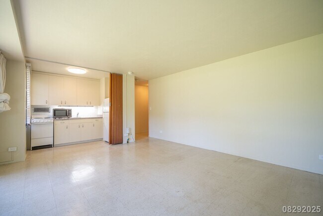 Building Photo - Queen Emma Gardens, Prince Tower, Studio $...