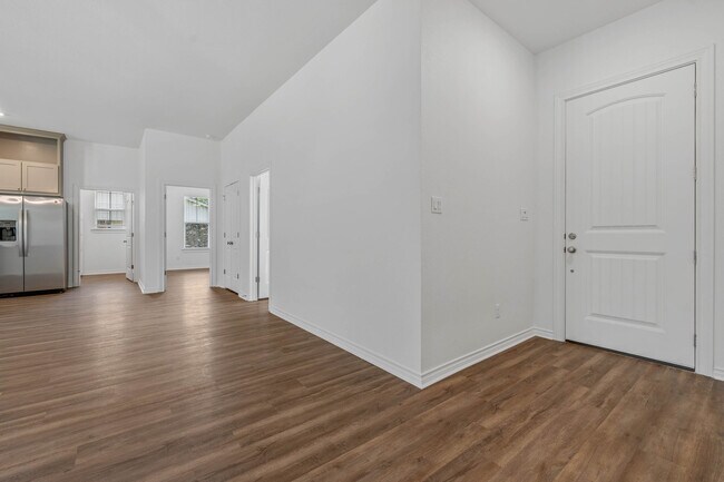 Foto del edificio - 1220 Neal Pickett Dr