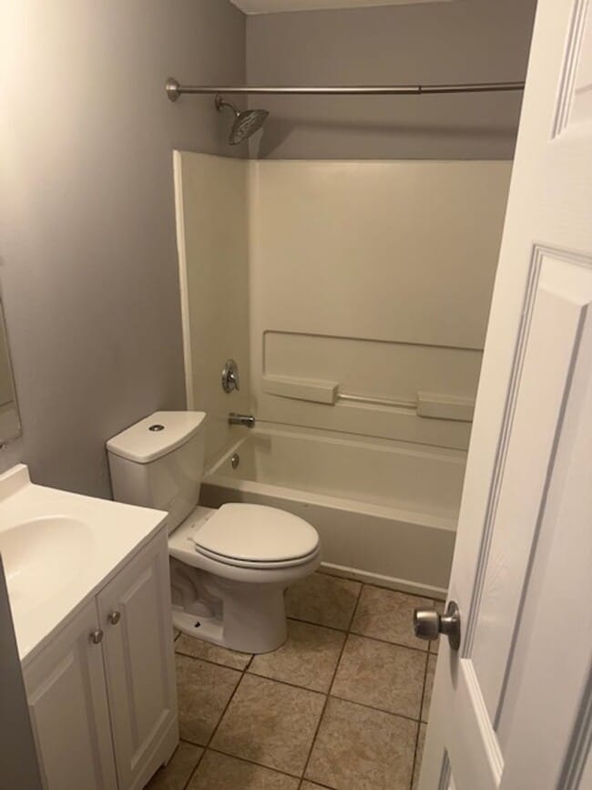 Foto del edificio - Don't wait --must see! 4Bd, 2Ba