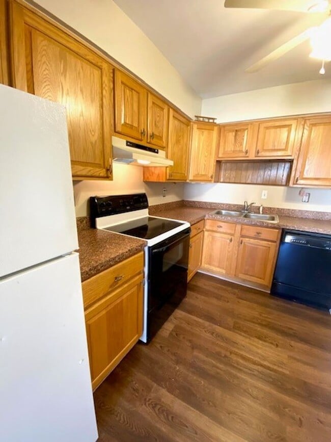 Foto del edificio - Two Bedroom Condo on 2nd Floor
