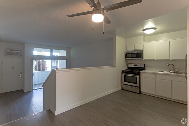 1HAB,1BA-700SF-Dining - Weddington Apartments