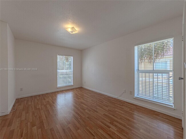 Building Photo - 733 Riverside Drive Apt #1221, Coral Sprin...