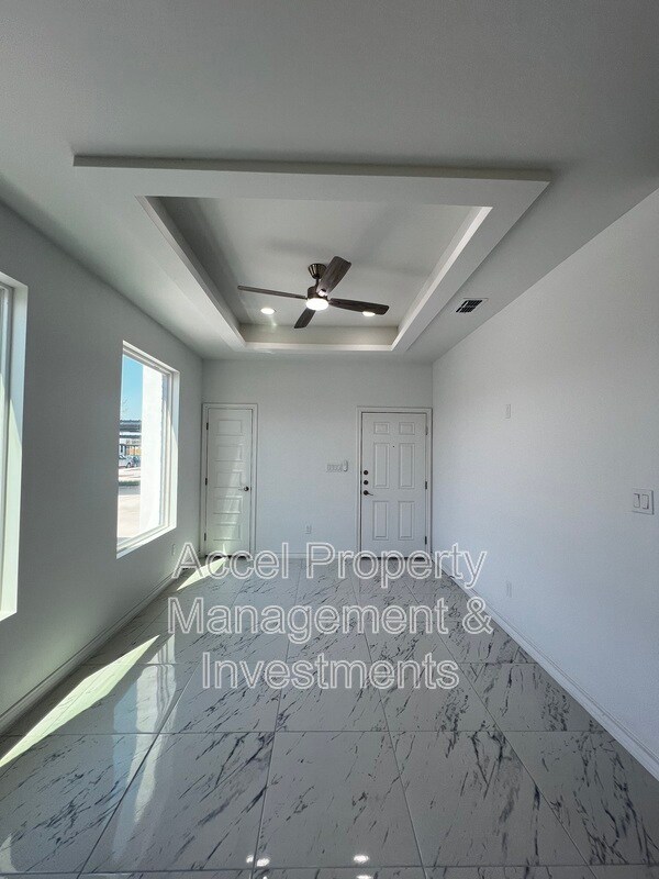 Building Photo - 2011 Selena St