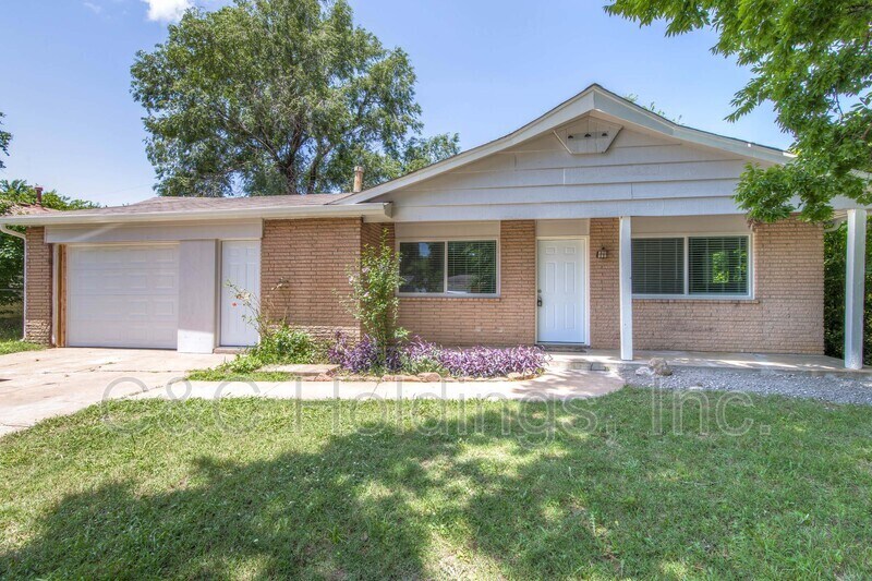 Foto principal - 20529 E 2nd St