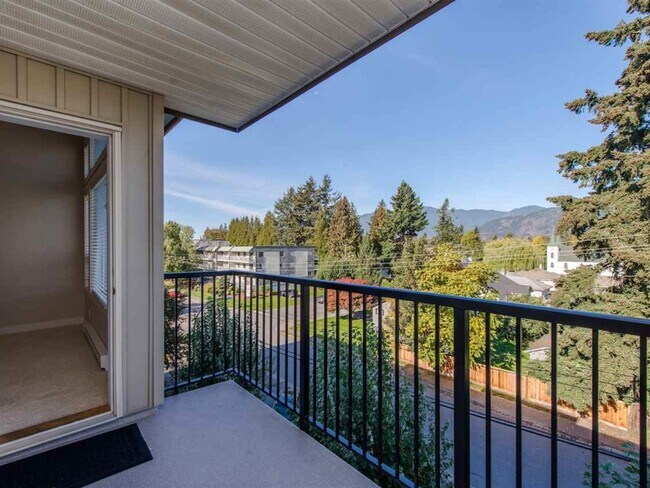 Building Photo - 46150 Bole Ave