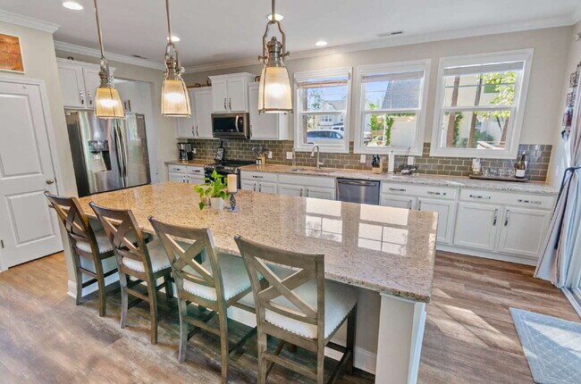 Building Photo - "Spacious 4-Bedroom Sanctuary with 3 Full Baths in Hampstead – Your Dream Home Awaits!"