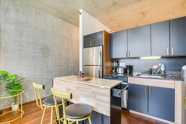 Building Photo - 235 W Van Buren St