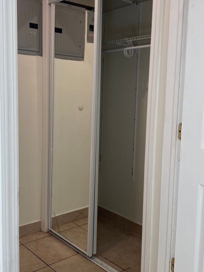 Foto del edificio - 2183 Kimball St