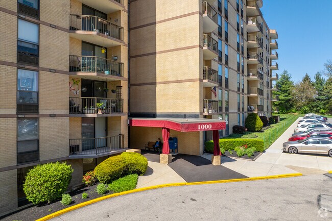 Entrada - Plymouth Hill Condominiums