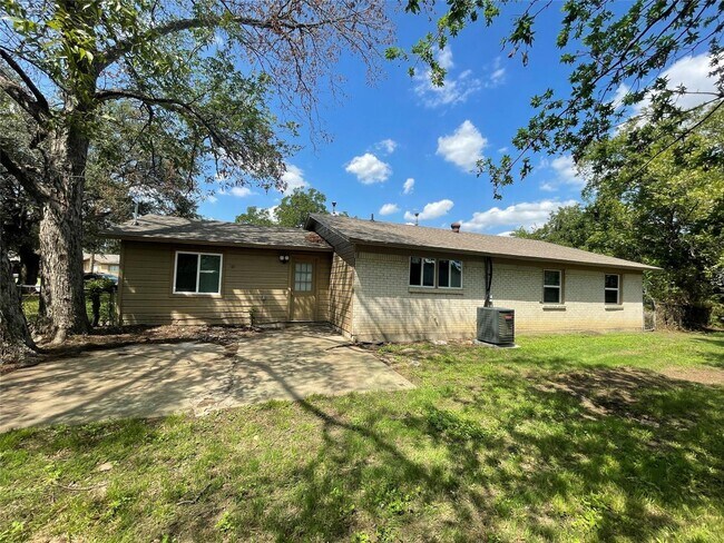 Building Photo - 3 BR/2.5BA | Newly Renovated Single Family Home | 1-Car Covered Parking | Gated backyard
