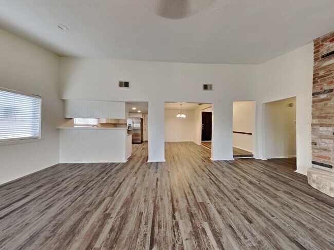 Building Photo - 10311 Towneview Dr