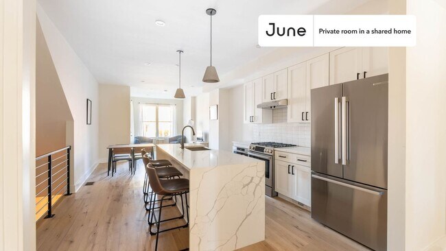 Foto del edificio - Room in Shared 3 bed/2.5 bath home in Columbia Heights