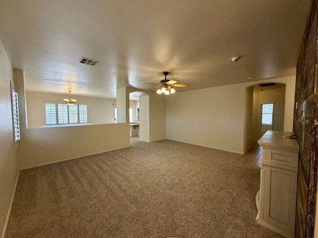 Foto del edificio - 2540 W Hawks Eye Ave