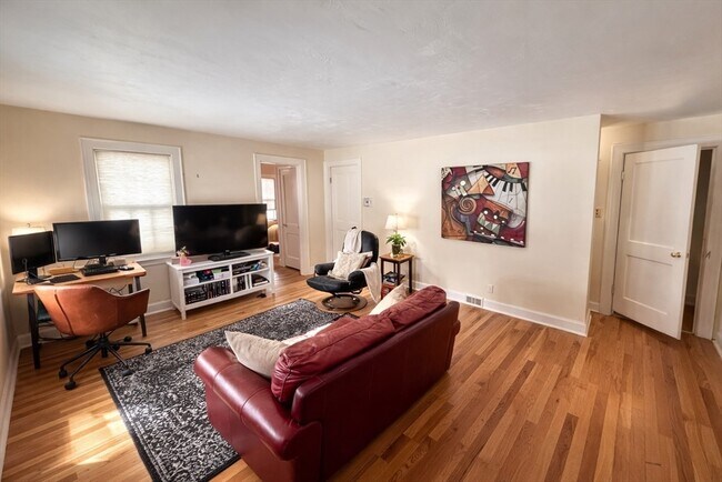 Foto del edificio - 45 McPhee Rd