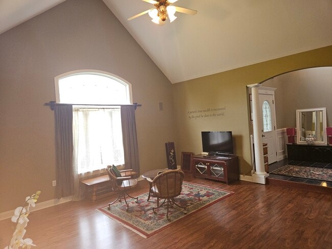 Foto del edificio - 688 Fox Hollow Ct