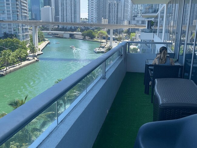 Foto del edificio - 185 SW 7th St