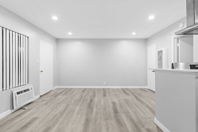 Foto del edificio - 1655 W Malvern Ave