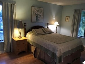 Building Photo - 2655 Pine Ridge Way N