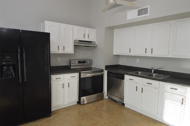 Building Photo - 24014 4 Sixes Ln