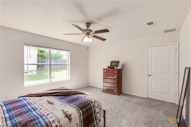 Foto del edificio - 5102 Screaming Eagle Cir