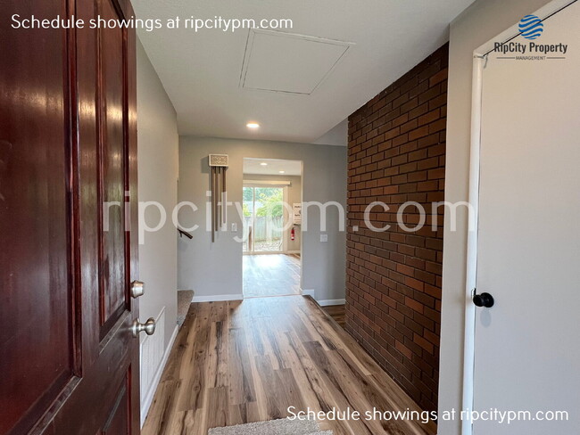 Foto del edificio - Remodeled 3-Bedroom Home with Spacious Lay...