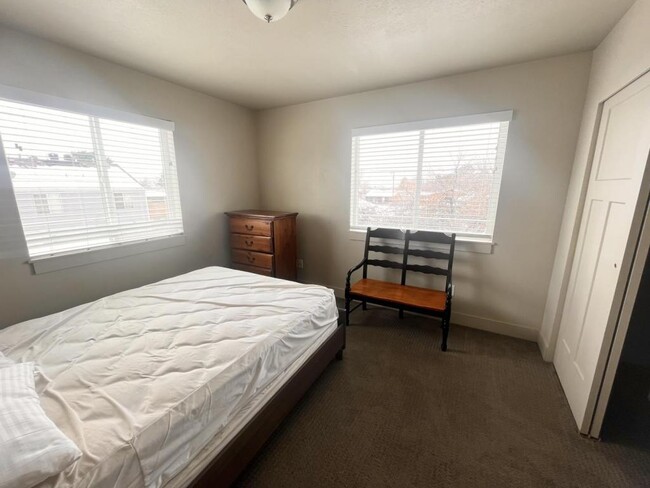 Foto del edificio - 1793 N Hill Field Rd