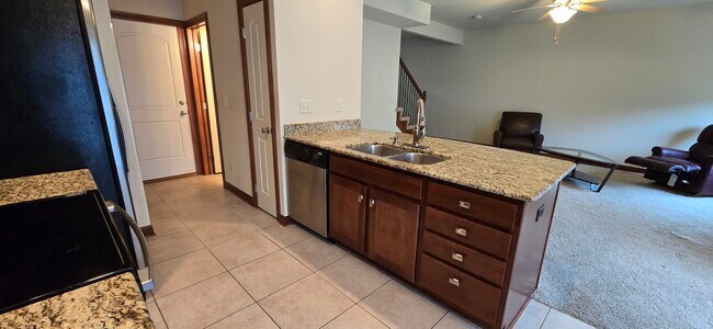 Foto del edificio - 823 SE Crossings Ln