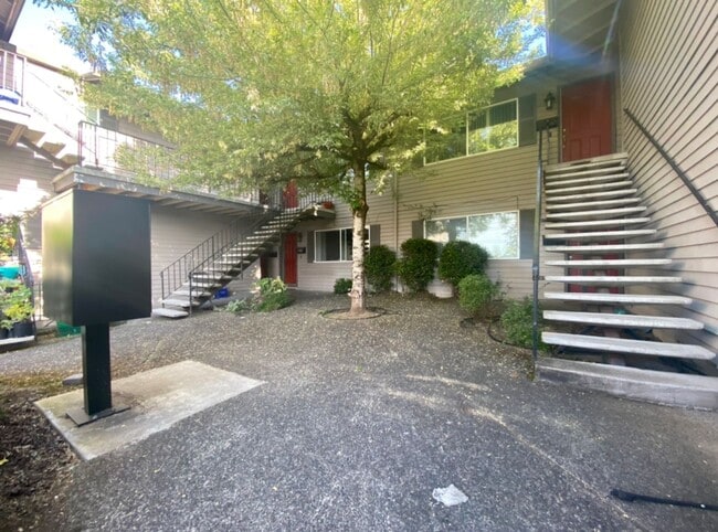 Foto del edificio - **50% OFF THE FIRST MONTH'S RENT** Montavilla 2 Bedroom Main Floor Apartment w/ A/C and Off Stree...